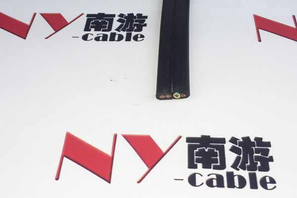 耐久性与安全性:探讨起重机扁电缆的双重标准